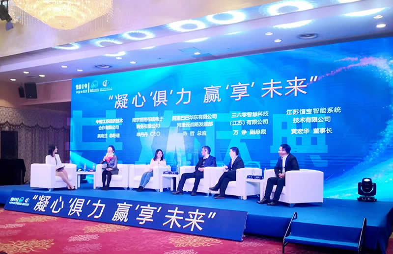 建鄴區(qū)企業(yè)總部俱樂(lè)部揭牌